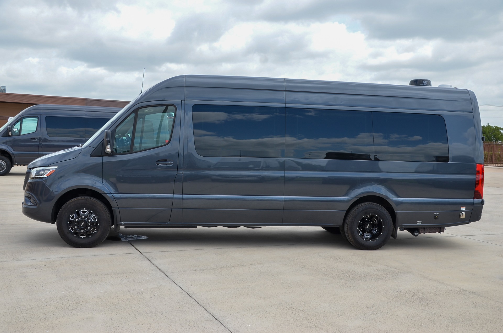 New 2021 Mercedes-Benz Sprinter 170 Ext Family DayLounge FD6 3500XD ...